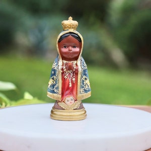 Estatua en miniatura de Nuestra Señora Apriceada pintada a mano - 9 cm, estilo religioso minimalista