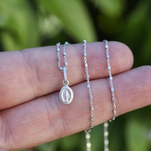 Micro médaille miraculeuse, médaille miraculeuse pour jeunes filles, pendentif Notre-Dame de la Grâce, très petite médaille en argent sterling 925 pour enfants