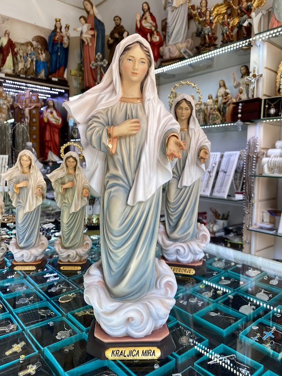 Statua della Madonna di Medjugorje, statua in legno della Madonna, statua  della Madonna Vergine Maria fatta a mano, statua della Regina della Pace  dipinta a mano -  Italia