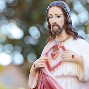 Sacred Heart of Jesus Statue: 25&quot; Marble Powder Garden Decor