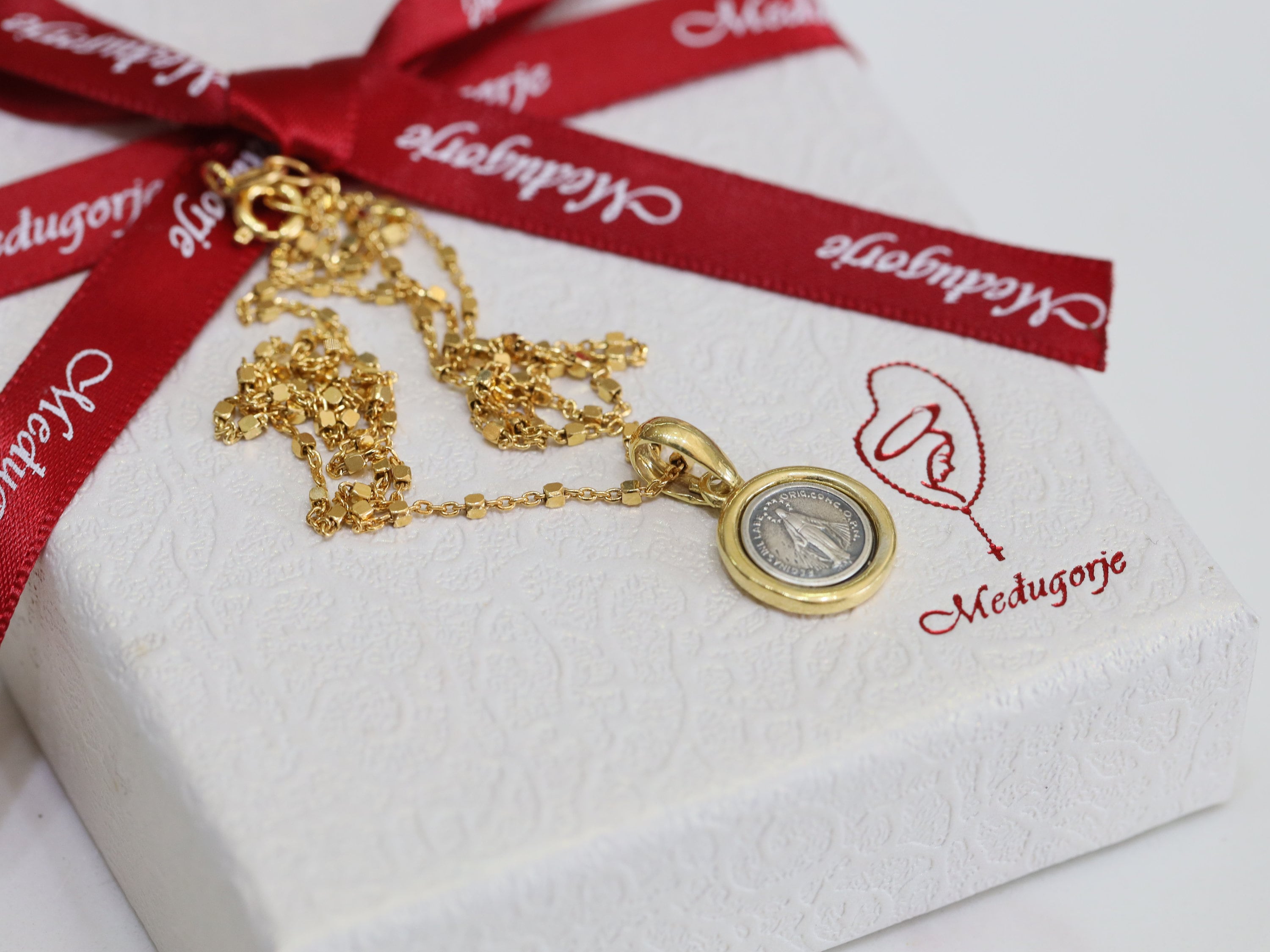 Dainty Miraculous Medal, minimalist medal of Our Lady of Grace,Very small round Virgin Mary pendant, vintage 12 mm sterling silver 925 medal