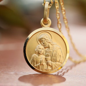 Holy communion pendant, first communion medal, sterling silver 925, 18 k gold plated, medal for catholic girl or boy, round Jesus pendant