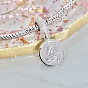 Sainte Thérèse d&#39;Avila en argent sterling avec breloque en argent, breloque catholique semblable, pendentif catholique de Sainte Thérèse pour bracelet en argent