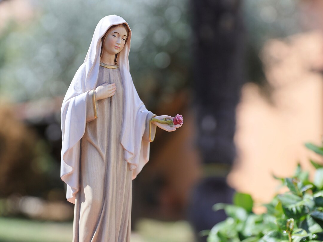 Queen of Peace Statue,our Lady of Medjugorje Statue, Wooden Virgin Mary