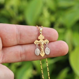 Crucifijo de oro delicado con medallas colgantes de San Benito y Milagrosa / Crucifijo católico pequeño / Cruz del perdón en plata de ley 925