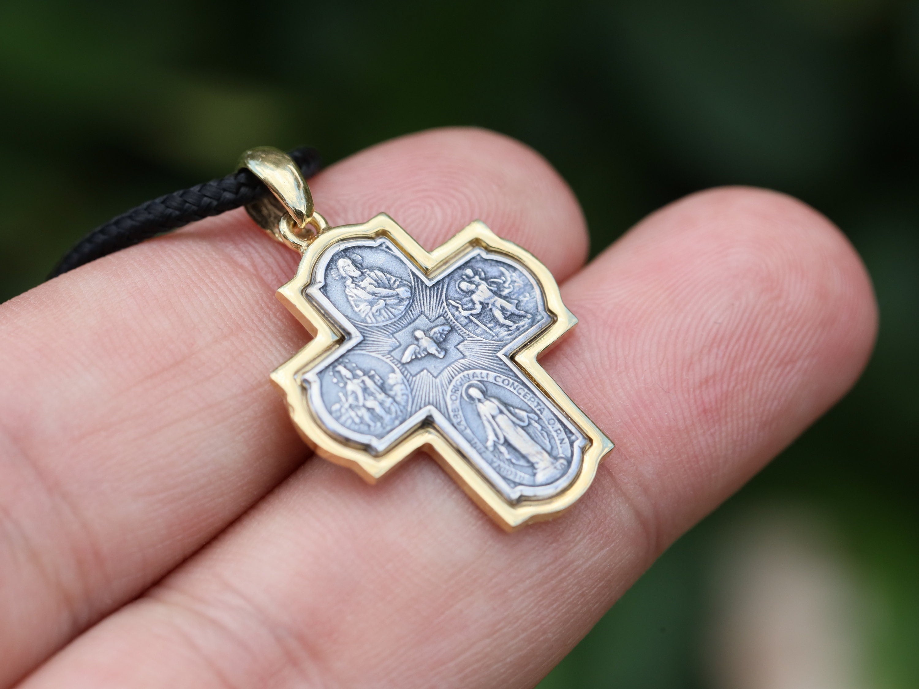 Gold über Sterlingsilber Vierwege Kreuz Katholische Medaille Anhänger