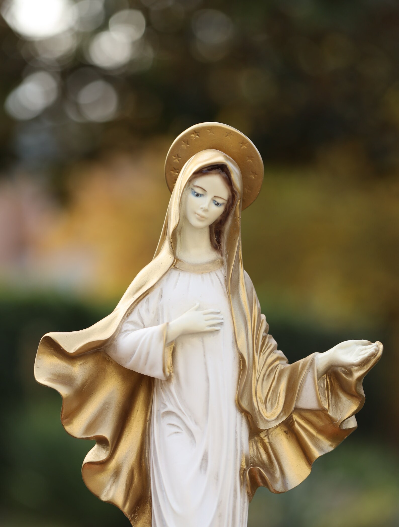 Queen of Peace Statue Virgin Mary Sculpture Holiday Statue Etsy