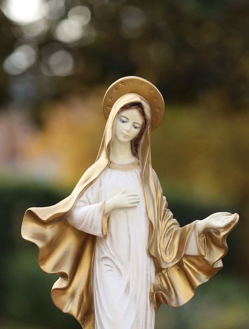 Estatua de la Reina de la Paz, escultura de la Virgen María, estatua navideña de la Virgen María, estatua del jardín, estatua católica de Nuestra Señora, estatua del altar del hogar imagen 6