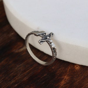 Kruisbeeld vintage zilveren ring, sterling zilver met kruis, kruisbeeldring met Jezus Christus, antieke zilveren kruisring, kruisring voor de mens
