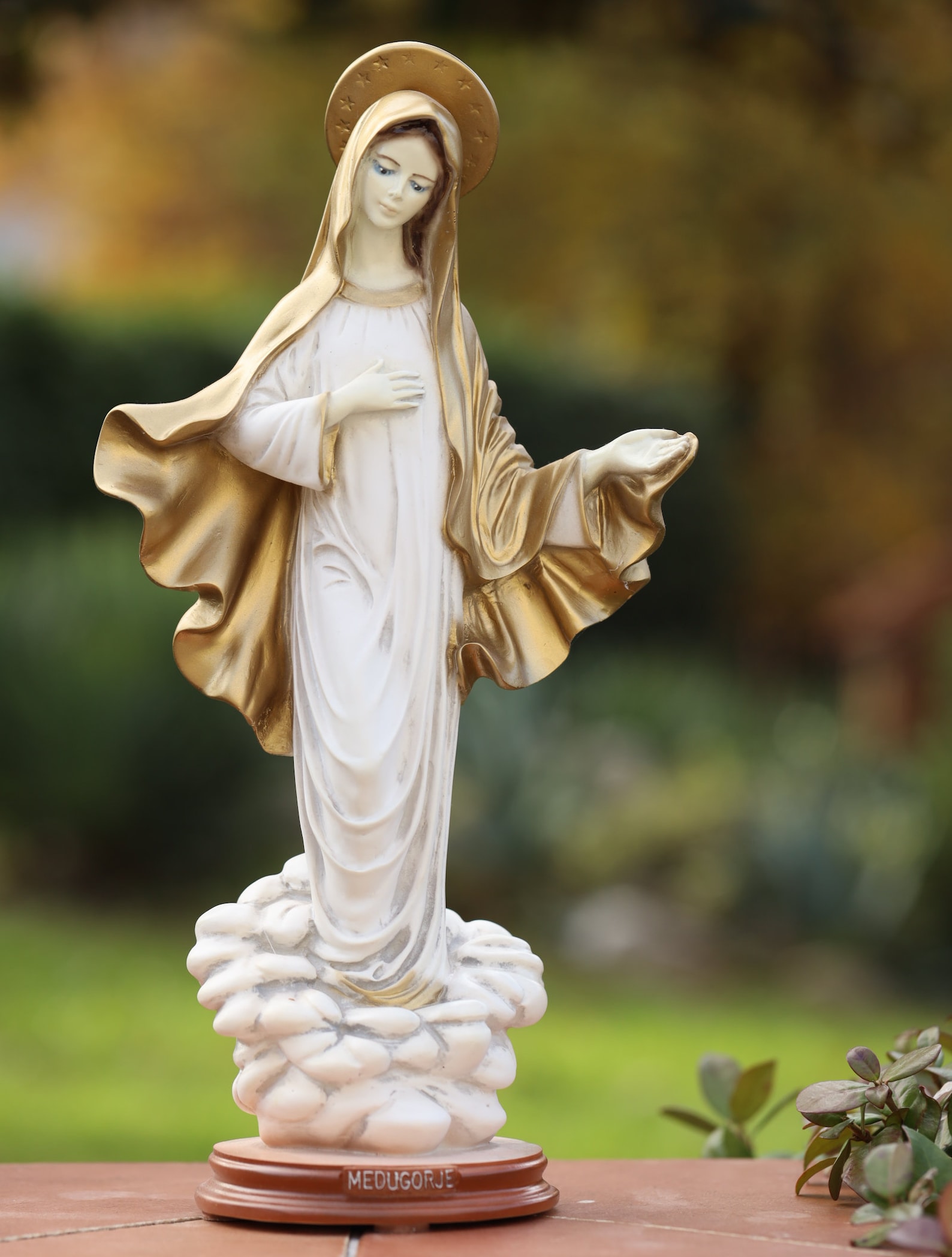 Queen of Peace Statue Virgin Mary Sculpture Holiday Statue Etsy