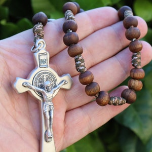 Terço da paz, rosário de Medjugorje, rosário cruzado de São Bento, rosário Rainha da Paz, rosário de madeira, rosário Paracord, rosário pela paz no mundo