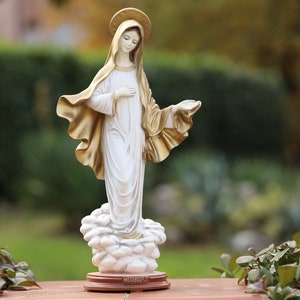 Estatua de la Reina de la Paz, escultura de la Virgen María, estatua navideña de la Virgen María, estatua del jardín, estatua católica de Nuestra Señora, estatua del altar del hogar imagen 5