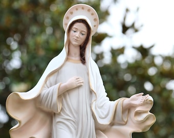 Estatua de Medjugorje, estatua de la Reina de la Paz, estatua de Nuestra Señora, estatua de la Virgen María de 26 pulgadas, estatua de la Madre María de 66 cm en polvo de mármol fundido