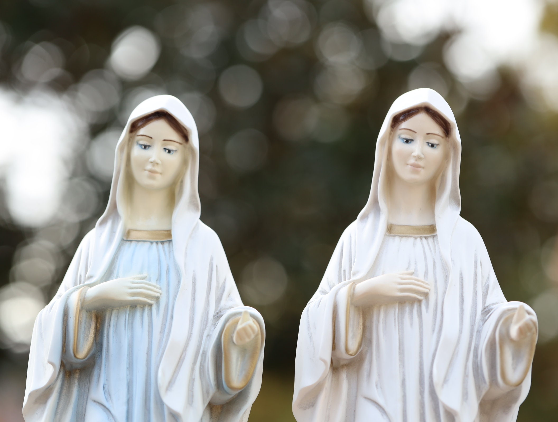 平和の女王像：16インチの聖母マリア像、メジュゴリエの家庭祭壇