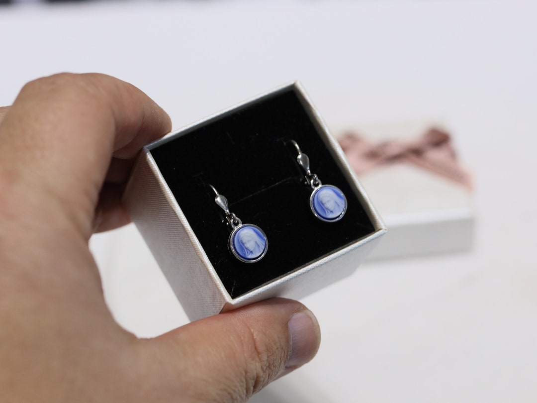 スターリングシルバーの聖母マリアカメオイヤリング：アゲート