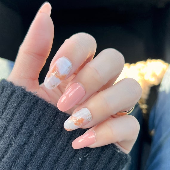 41 Chic White Acrylic Nails to Copy - StayGlam