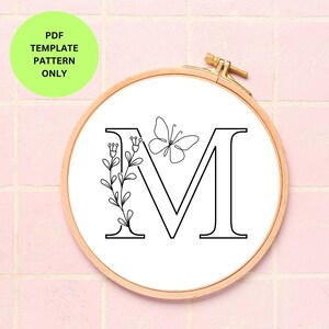Plantilla PDF de patrón de bordado de alfabeto floral, letras del alfabeto de primavera, descarga digital, bordado de letras con aguja perforada y flores