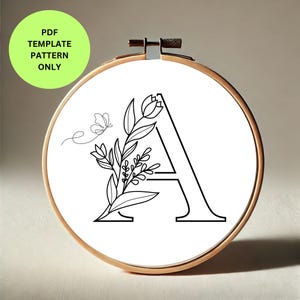Plantilla PDF de patrón de bordado de alfabeto floral, letras del alfabeto de primavera, descarga digital, bordado de letras con aguja perforada y flores