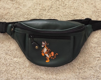 Vintage Walt Disney World Tigger Fanny Pack Waist Bag Green Pebbled Leather Look