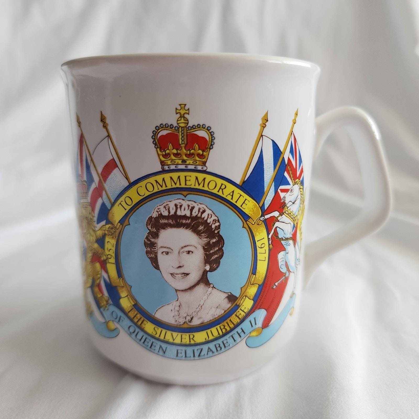 Tasse Commémorative Royal Jubilee 2002 - God Save The Queen, Fine Bone China, Angleterre
