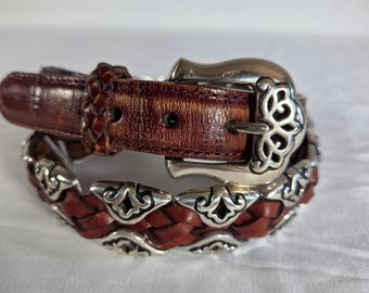 Cinturón western Brighton de cuero trenzado marrón con filigrana en forma de corazón y hebilla plateada 91807 S
