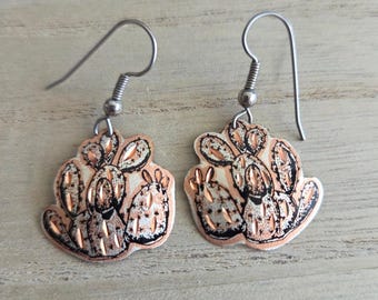 Pendientes vintage artesanales de cactus con filigrana en tono cobre / Estilo bohemio con metales mixtos