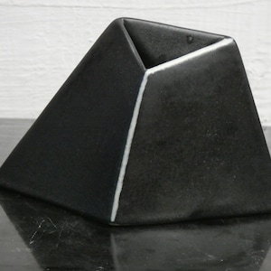 Tom Bruinsma MOBACH Design Vaso vintage modernista in gres nero anni '80