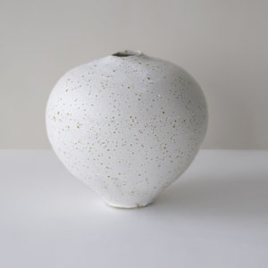 Small Nordic Handmade Vase,White Ceramic Bud Vase,Speckled Minimalist Vase,Unique Mini Vase, Ceramic Flower Vase, Handmade Modern Vase image 9