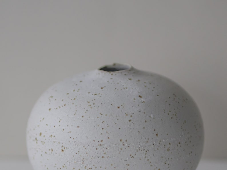 Small Nordic Handmade Vase,White Ceramic Bud Vase,Speckled Minimalist Vase,Unique Mini Vase, Ceramic Flower Vase, Handmade Modern Vase image 8