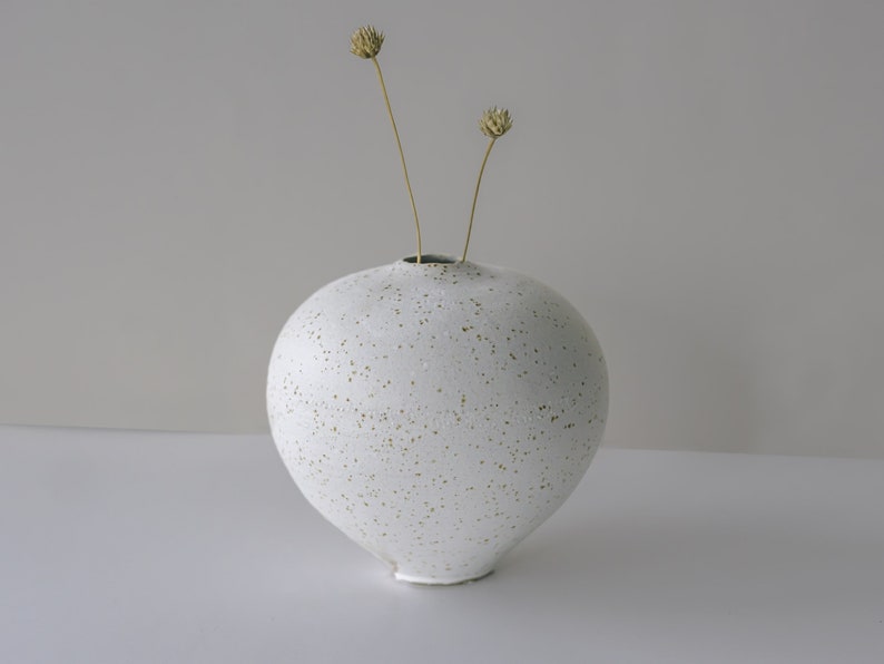 Small Nordic Handmade Vase,White Ceramic Bud Vase,Speckled Minimalist Vase,Unique Mini Vase, Ceramic Flower Vase, Handmade Modern Vase image 1