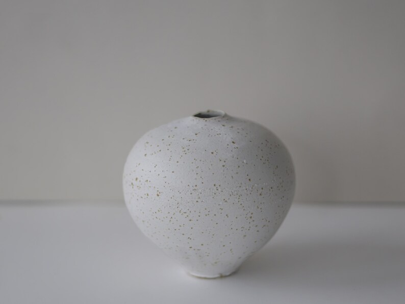 Small Nordic Handmade Vase,White Ceramic Bud Vase,Speckled Minimalist Vase,Unique Mini Vase, Ceramic Flower Vase, Handmade Modern Vase image 5