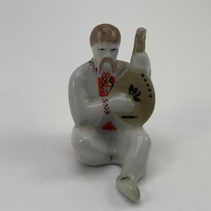 Vintage Baranovka USSR Porcelain Figurine