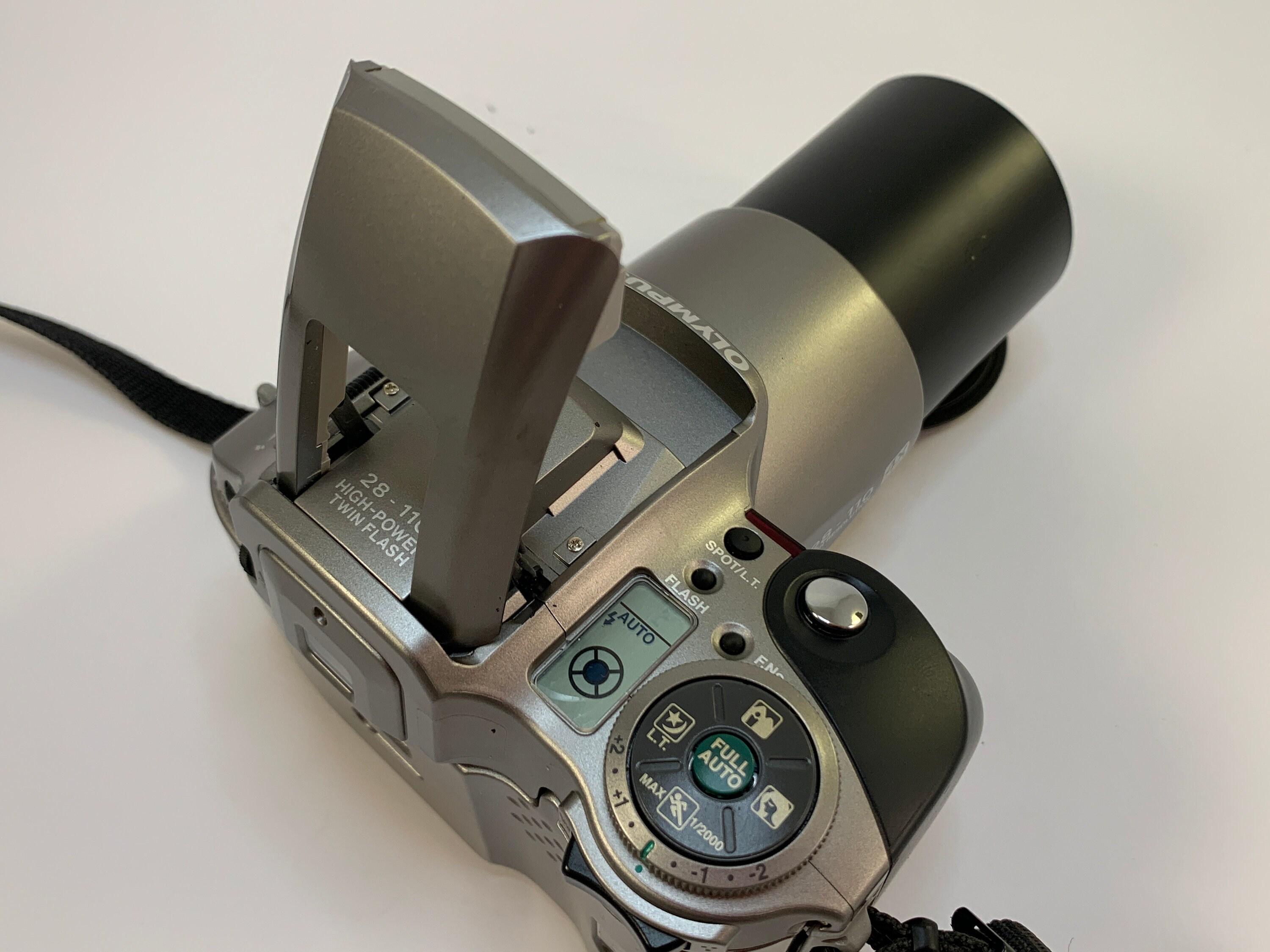 Olympus IS 200 Point & Shoot 28-110mm Glass Aspherical Lens High