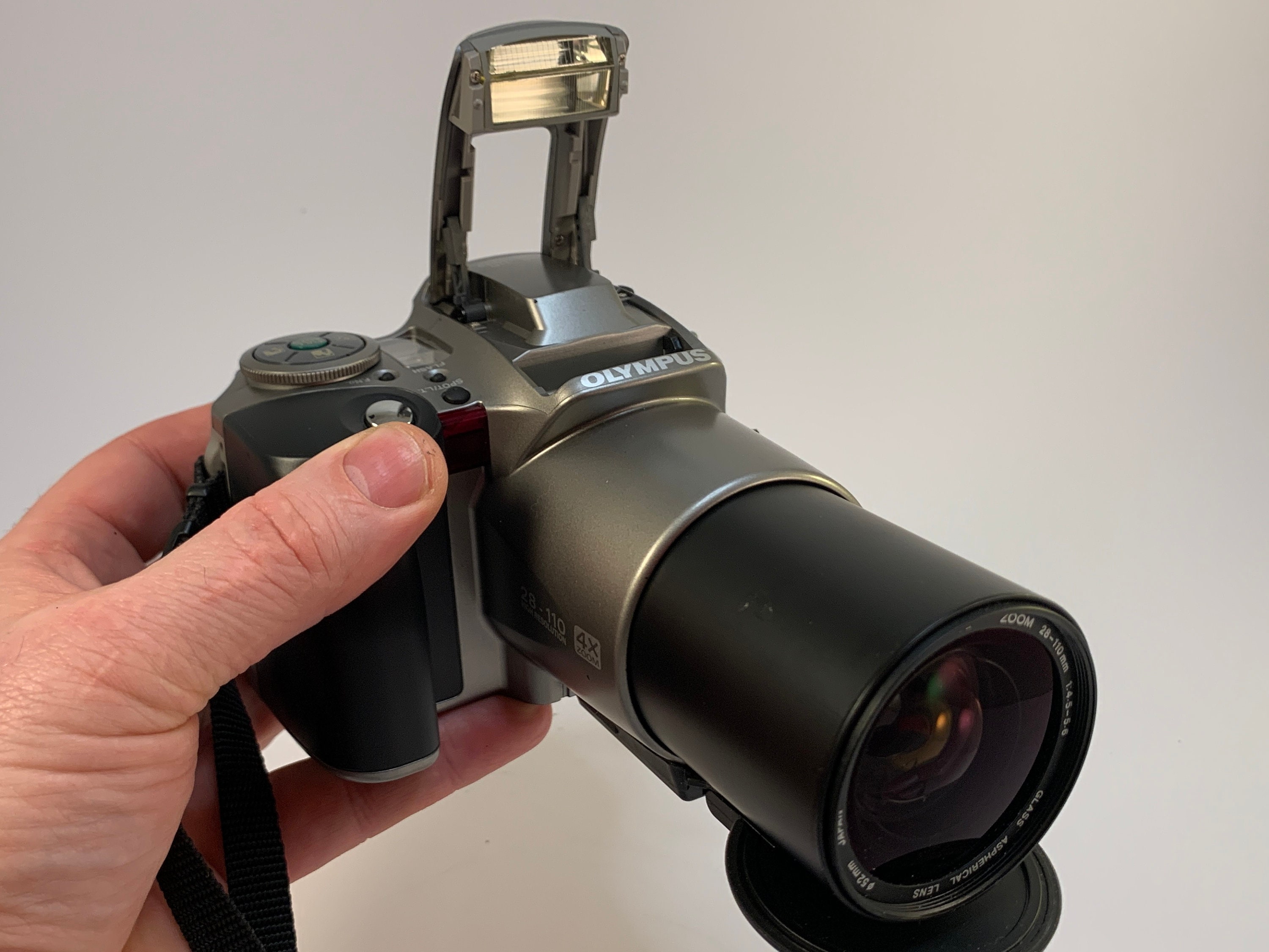 Olympus IS 200 Point & Shoot 28-110mm Glass Aspherical Lens High