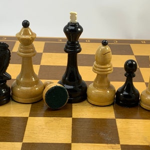Scacchi ponderati in legno vintage dell&#39;URSS