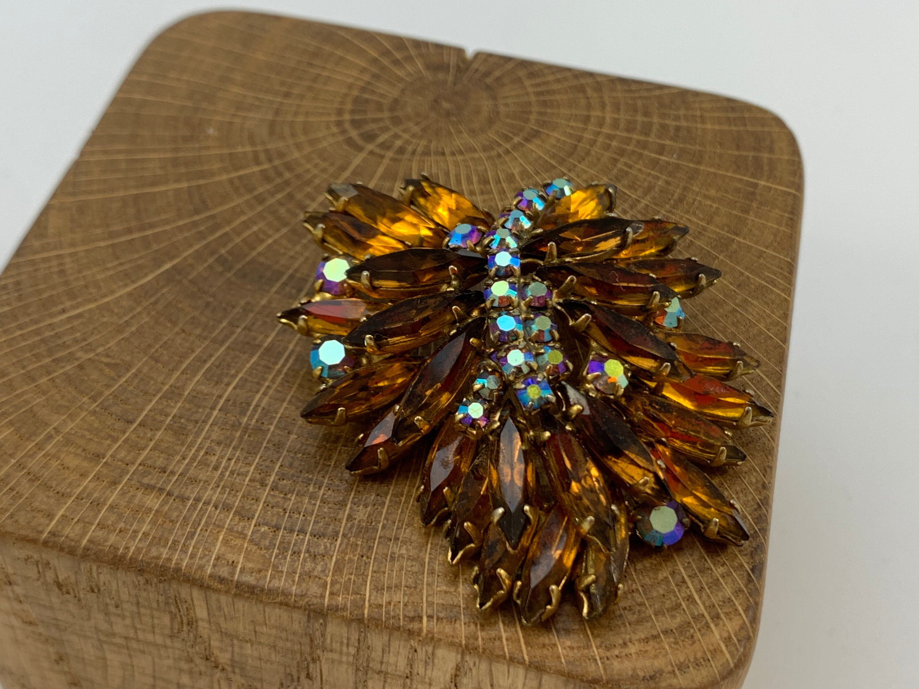 ヴィンテージチェコブローチ - Etsy 日本