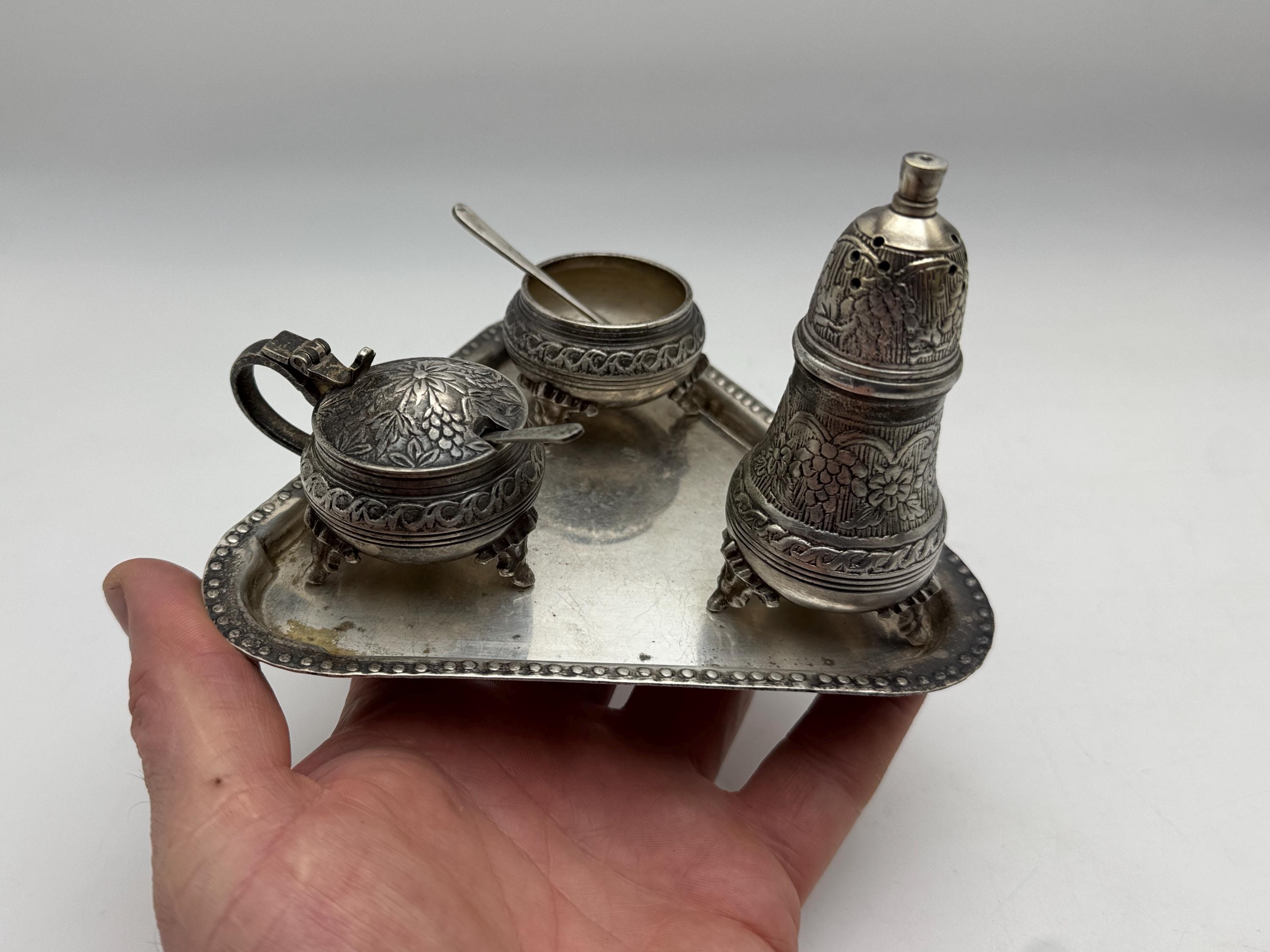 インドのシルバーコンディメント（塩、ペッパー容器）　アンティーク Silver Salt Pepper Shakers India - Etsy Finland