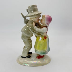 Vintage GDR Porcelain Figurine VEB Porzellanfiguren Lippelsdorf
