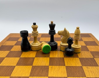 Scacchi in legno d'epoca dell'URSS