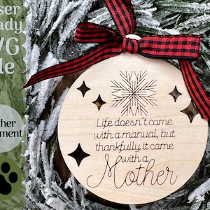 Madre Navidad Ornamento Archivo SVG para cortadores láser, Ornamento listo Glowforge, Puntuación y corte sentimental fácil, Ornamento de regalo familiar