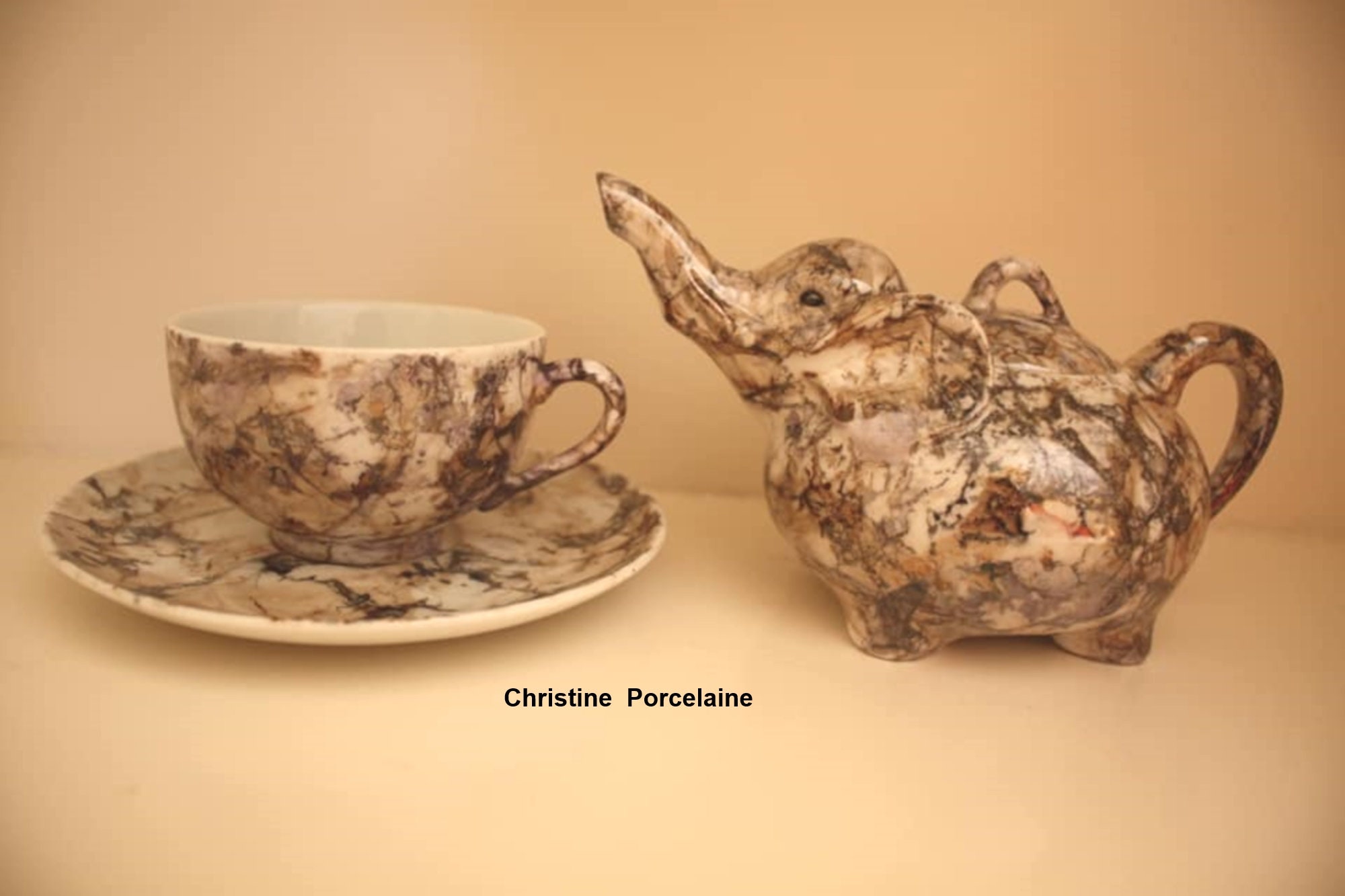 Théière Éléphant et Sa Tasse, en Porcelaine Fine Peinte à La Main Décor Marbré Irisé Imitation Pierr