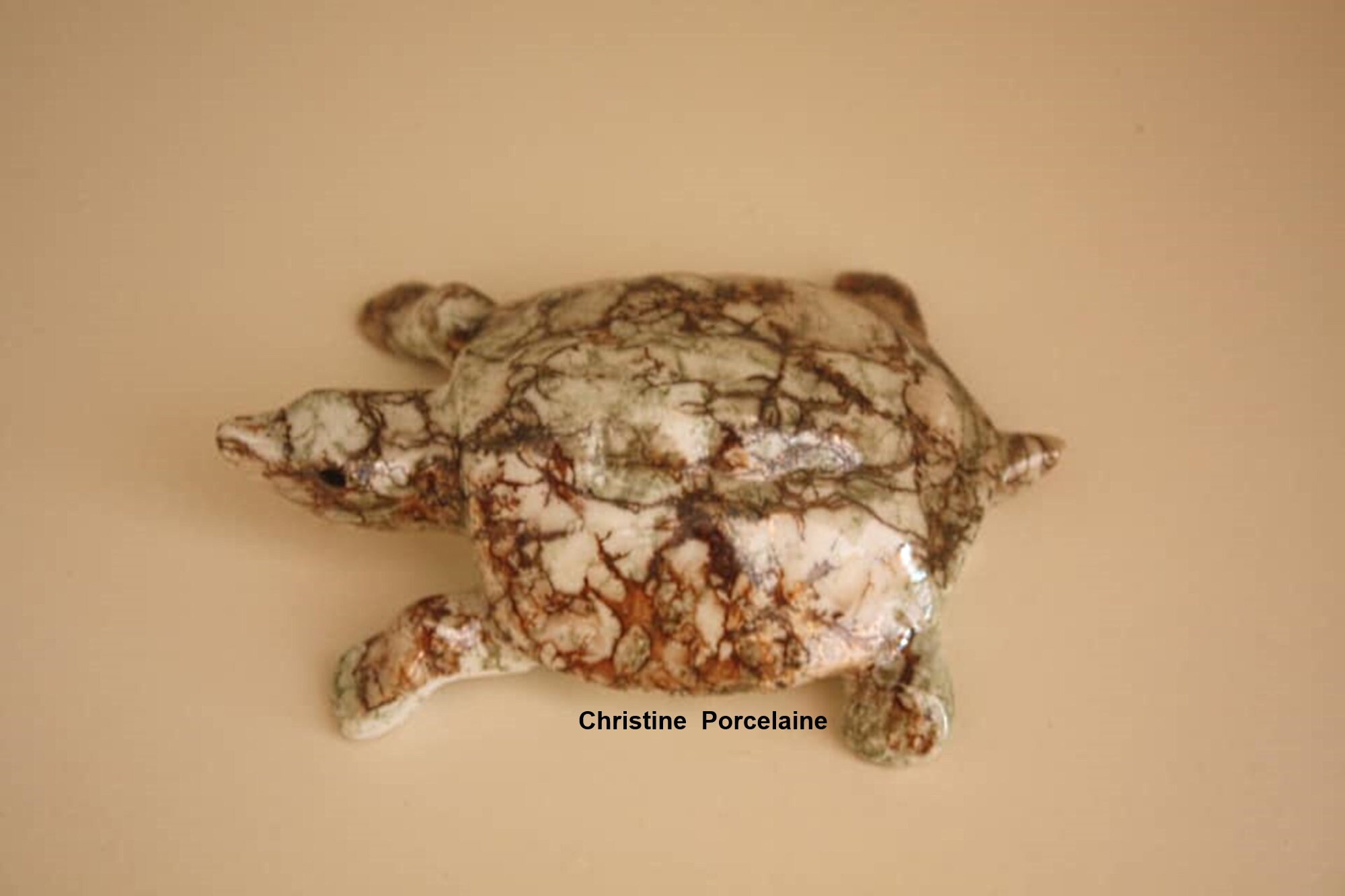 Figurine Tortue Porte-Bonheur en Porcelaine Peinte à La Main Décor Marbré Irisé Vert, Marron et Beig