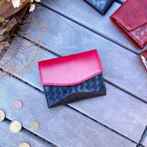 Cartera pequeña triple <Negro> con cuero Bridle británico <Rojo> Cartera triple personalizada.