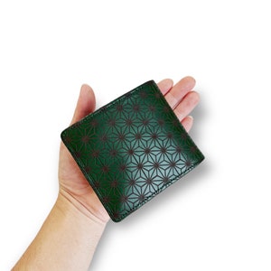 Carteira com estampa de folhas de cânhamo japonesas Buttero <Verde> x Barolo <Oliva> quimono
