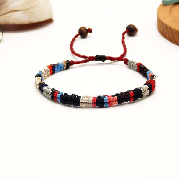 Pulsera surfista blanca y roja negra, joyería impermeable Surf, brazalete de hilos reciclados, pulsera de trapo de alfombra, pulsera ajustable duradera para ella