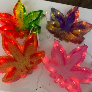 Stoner ashtray leaf