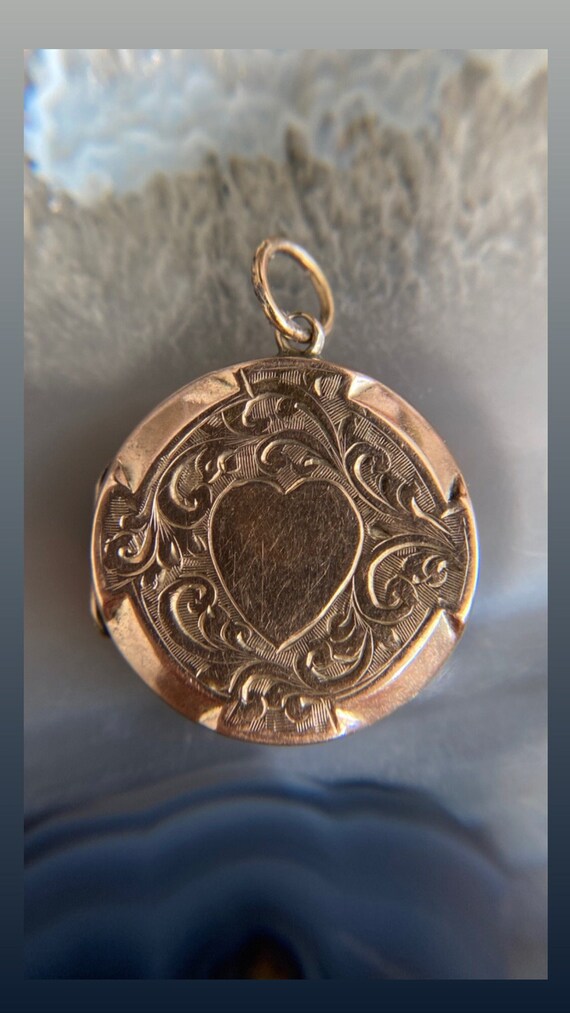 Antique mini gold engraved padlock locket pendant — Gembank1973