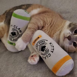 KittyClaw: 2x Organic Catnip infused cat toy kicker kitten baby fun whiteclaw embroidered