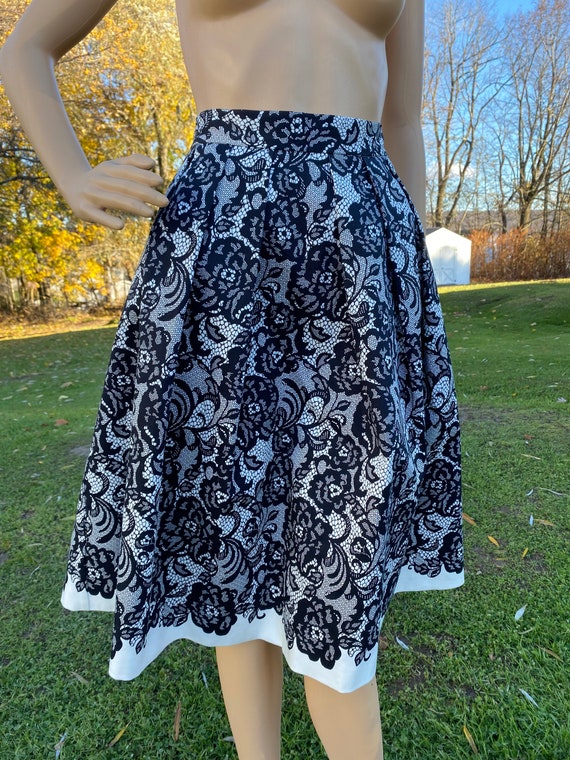 Lace printed skirt