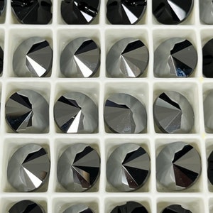 Swarovski 3015 Jet Hematite Rivoli Button - disponibili nelle misure 10 mm o 14 mm